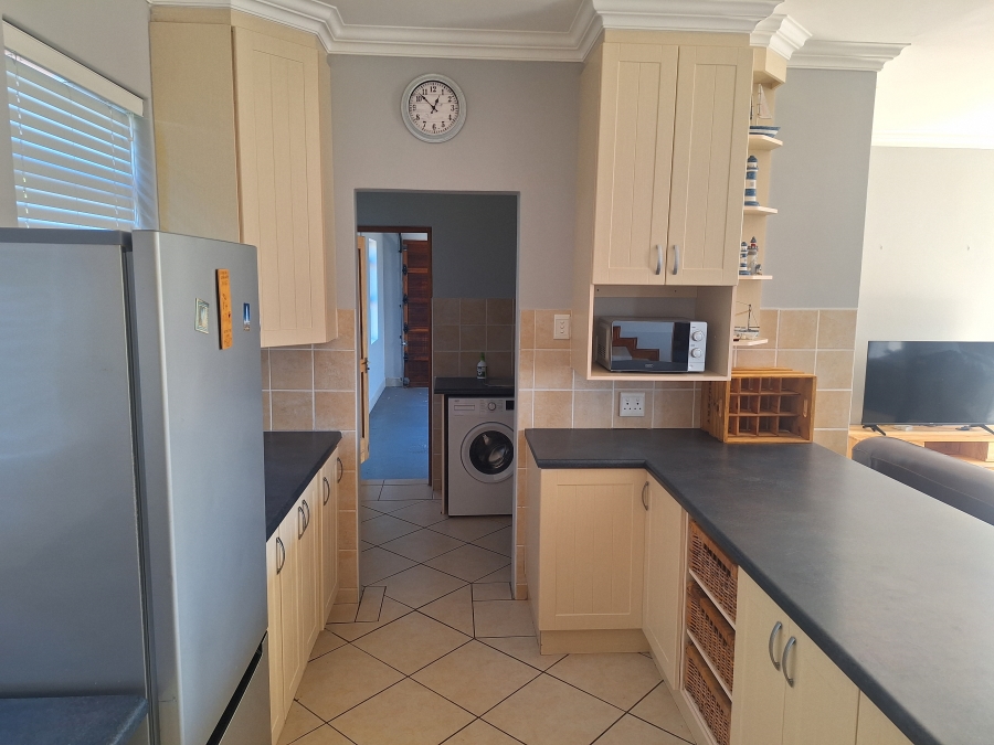 To Let 4 Bedroom Property for Rent in Santareme Eastern Cape